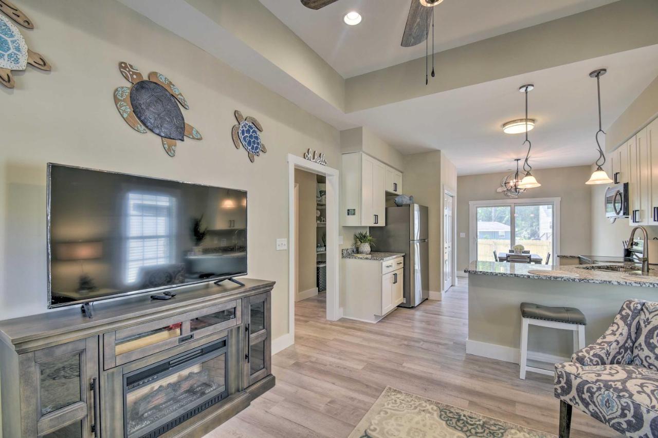 Ocean Isle Beach Home With Shared Lanai And Grill Zewnętrze zdjęcie