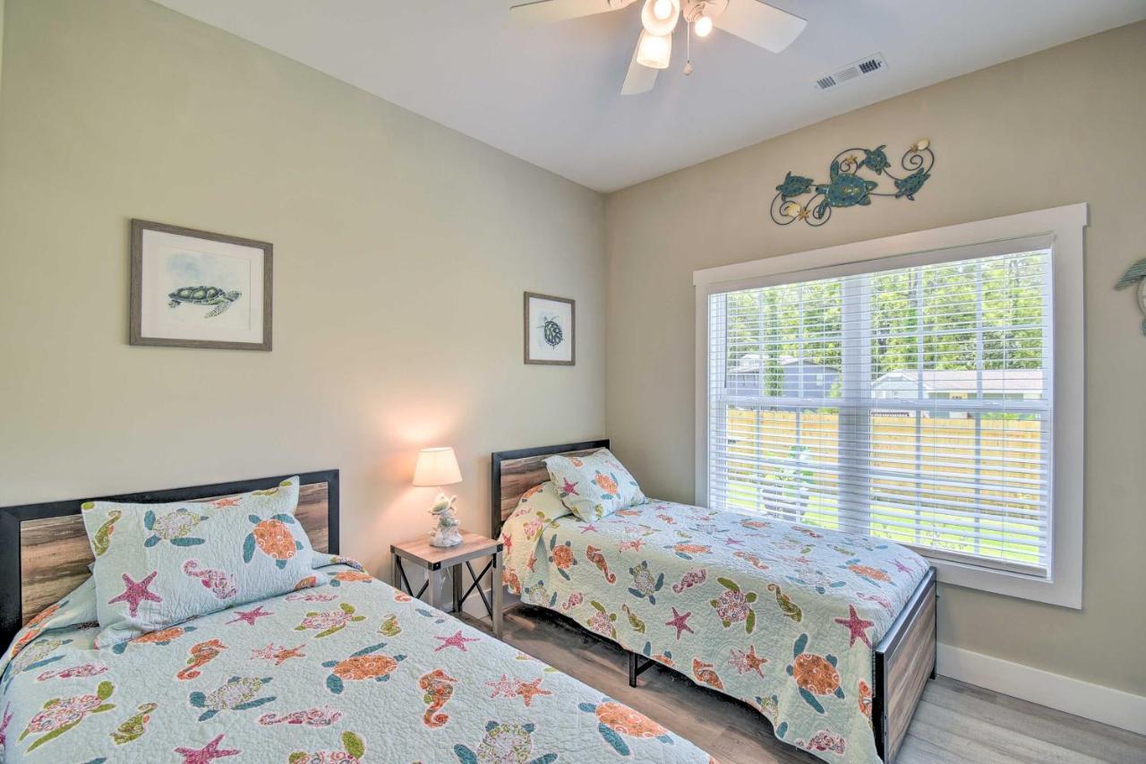 Ocean Isle Beach Home With Shared Lanai And Grill Zewnętrze zdjęcie